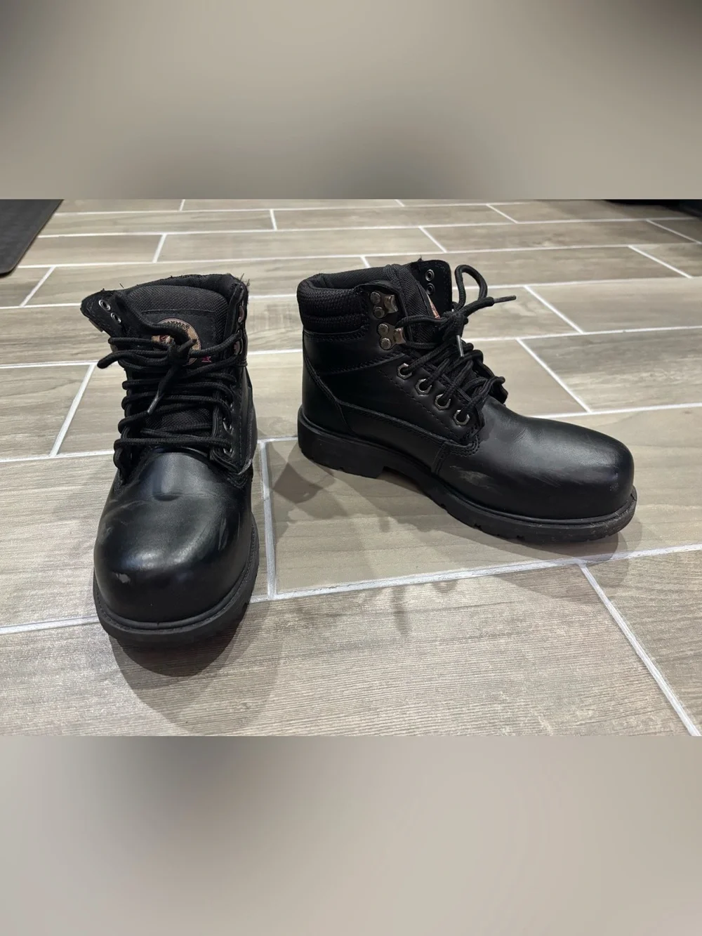 Brahma steel toed boots - in good condition - Men’s size 6.5W